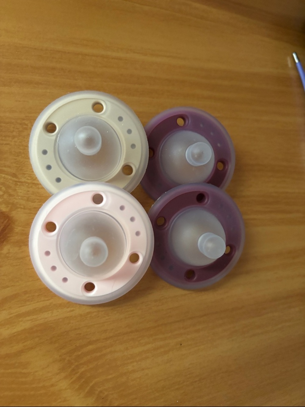 4 Ninni Co. Pacifiers